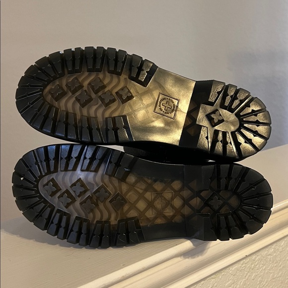 Dr. Martens Junior Heart Nappa Patent Leather boots size 5L New w/box - Picture 5 of 7